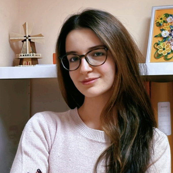 Александра Стоянова